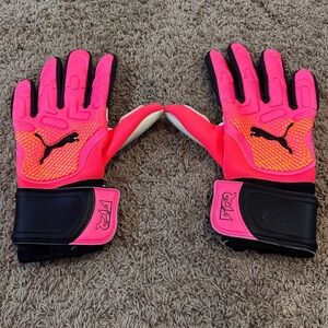 PUMA Future Pro Hybrid Goalkeeper Gloves Mens Pink Size 10